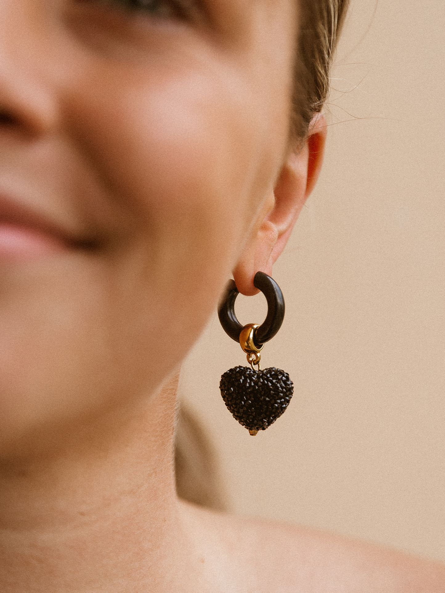Oorbel Hannah Heart Black - Goud